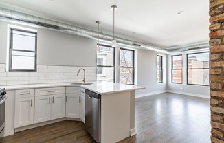 3446 N SEMINARY AVE