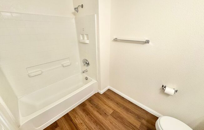 3 beds, 2 baths, $1,565, Unit Bldg K5