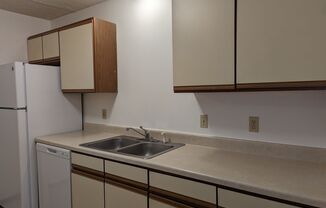 2 beds, 2 baths, 930 sqft, $1,050, Unit 240-105