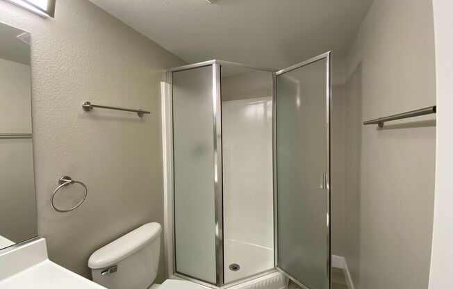 2 beds, 2 baths, 800 sqft, $2,677, Unit 20-102