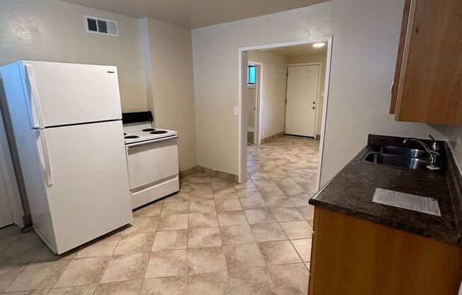 2 beds, 1 bath, $1,185, Unit 1154 #2 (Bottom Unit)