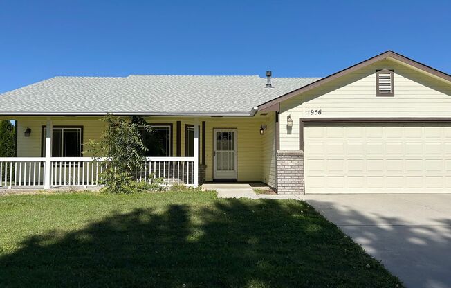 Charming Single-Level Home in Eagle with 3 Bedrooms and 2 Bathrooms! | $600 OFF FIRST MONTH'S RENT!!