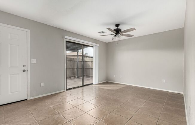 2 Bedroom 1 Bath Condo in Desirable Chandler Area!