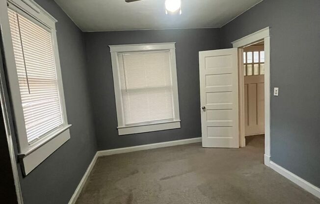 2 beds, 1 bath, $1,095