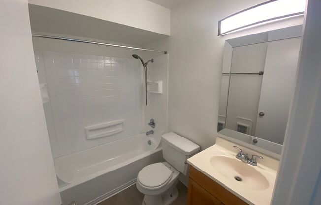 1 bed, 1 bath, 680 sqft, $1,325, Unit 27
