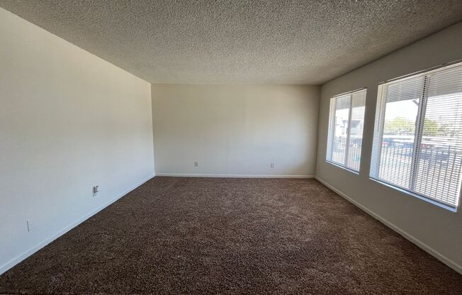 2 beds, 1 bath, $1,050, Unit 38