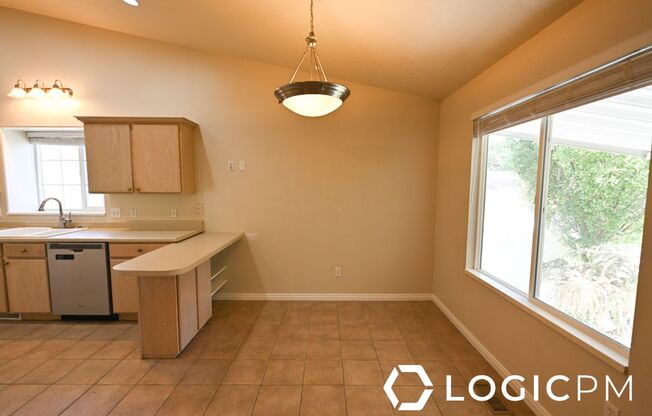 3 beds, 2 baths, 1,296 sqft, $1,950