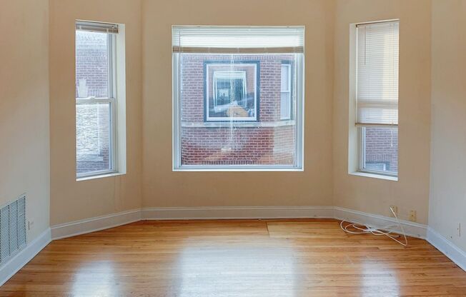 2 beds, 1 bath, 730 sqft, $2,595, Unit 859-3S