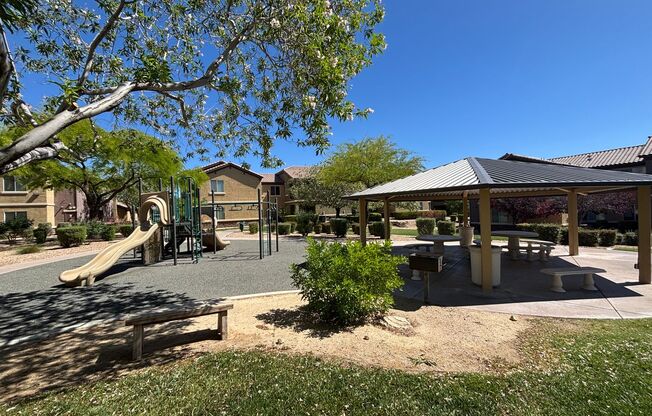 3 beds, 2 baths, $1,850, Unit UNIT 2022
