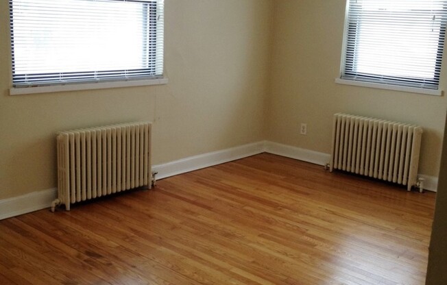 3 beds, 1 bath, 900 sqft, $1,795, Unit SQC-229-5