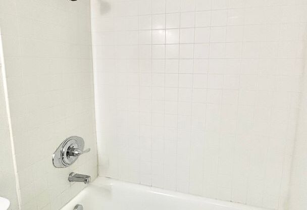 1 bed, 1 bath, 465 sqft, $1,325, Unit 111