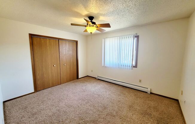 3 beds, 1 bath, 1,220 sqft, $1,299, Unit 816