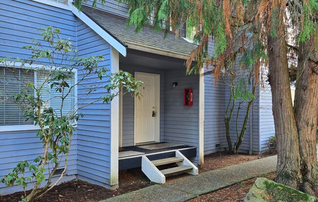 Renovated Townhomes & Apartments in Alderwood Area