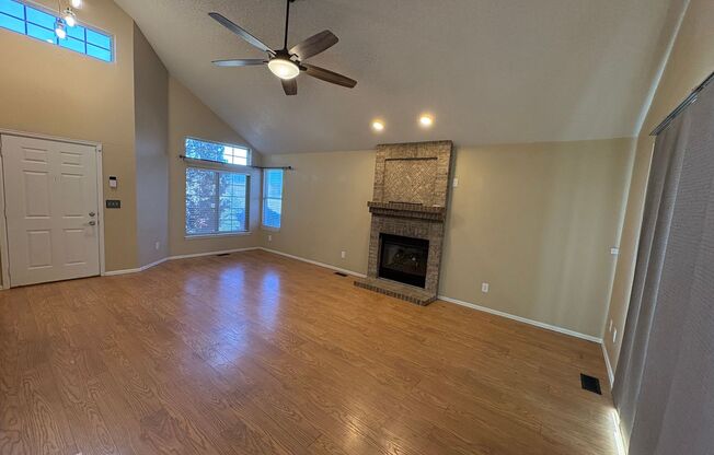 Beautiful Home Near Schriever SFB, Peterson SFB, & Fort Carson!!