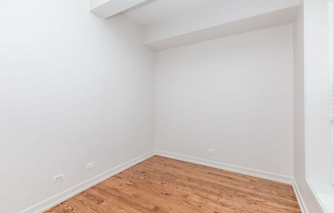 2 beds, 2 baths, $2,195, Unit 1010-3F (302)