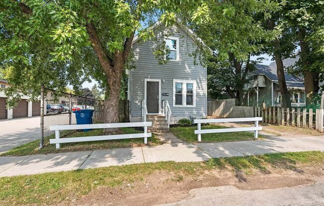 For Rent: Cozy and Adorable 3-Bedroom / 1-Bathroom House in Oshkosh!