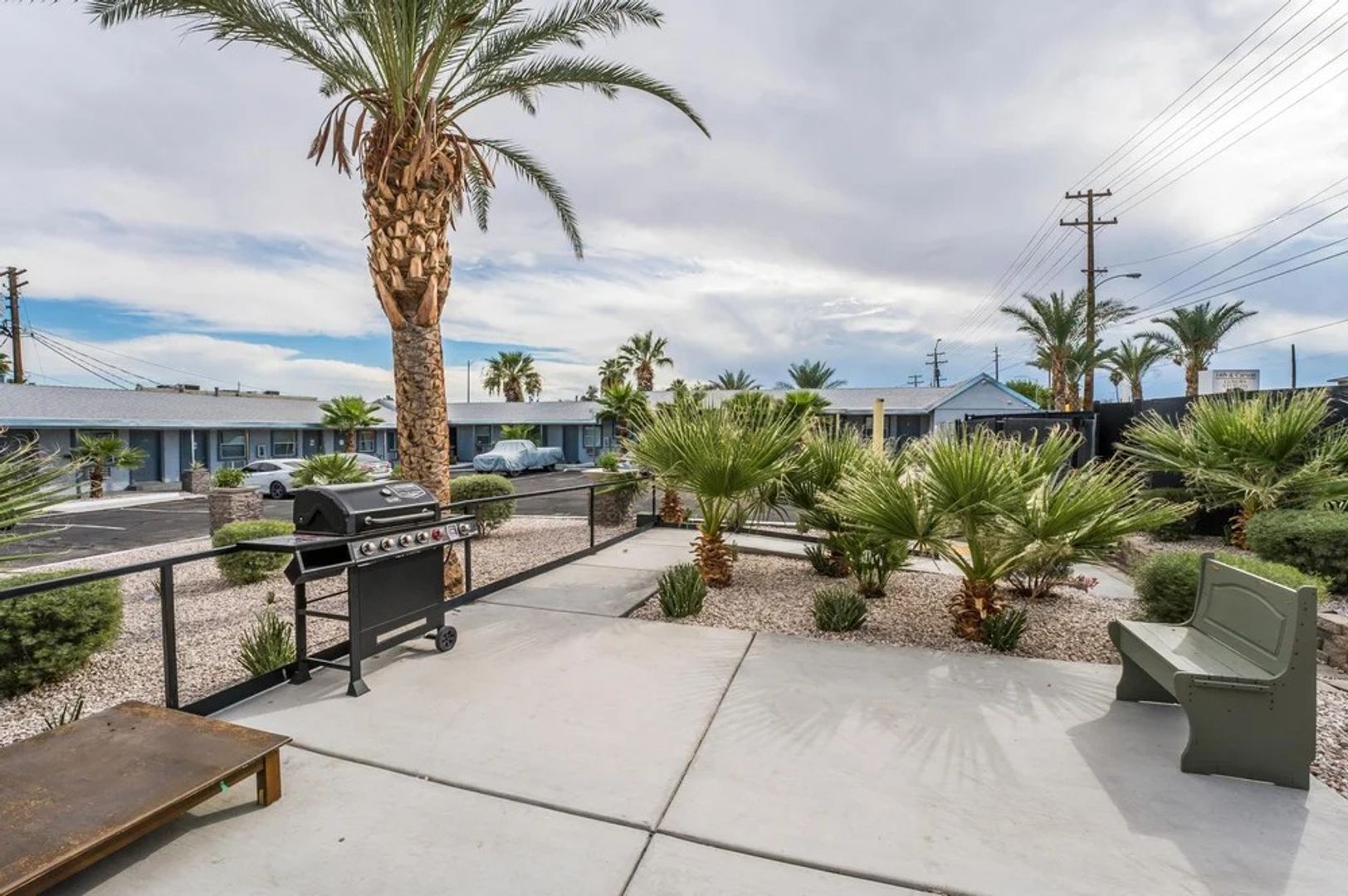 Gorgeous Studio located in Downtown Las Vegas! Make the Move for Less- $500 Off Move In Fees!