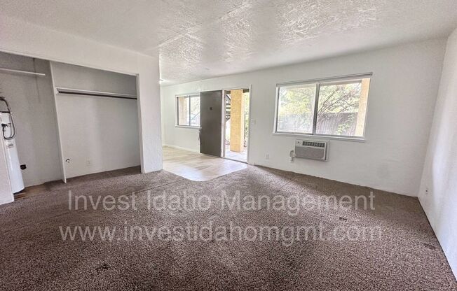 2 beds, 1 bath, 750 sqft, $1,150, Unit M