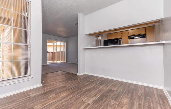 2 beds, 2 baths, 810 sqft, $1,230