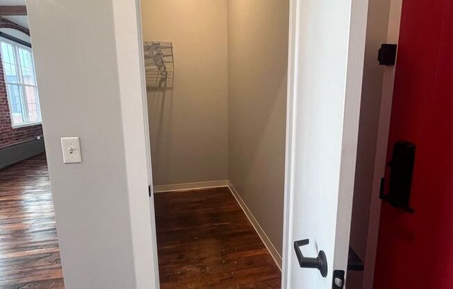 Studio, 1 bath, 472 sqft, $1,800, Unit 410