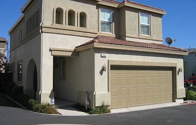 Low maintenance home in Green Valley!