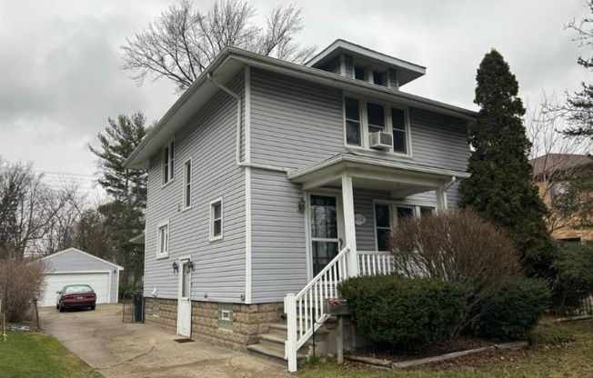 613 E LINCOLN AVE