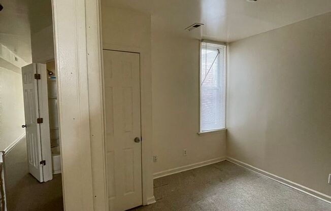 2 beds, 1 bath, 743 sqft, $1,100