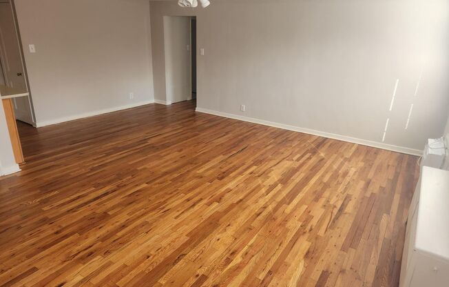 2 beds, 1 bath, 897 sqft, $2,235, Unit B-05
