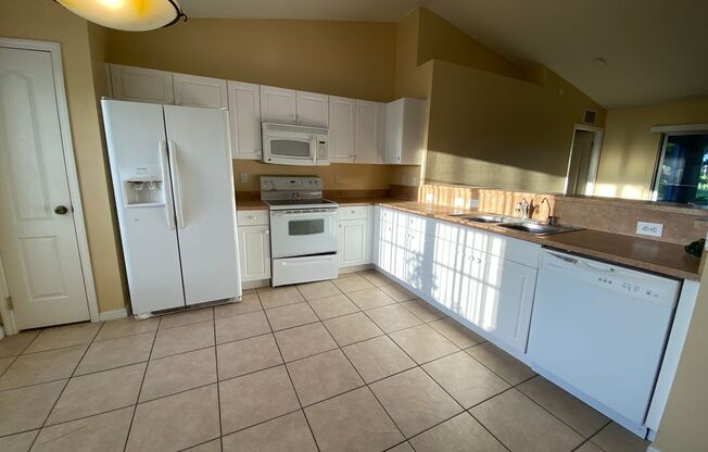 $500 off first month Move In Specials for this  Charming  3-Bedroom 2 bath  Home with Spacious Lanai !!