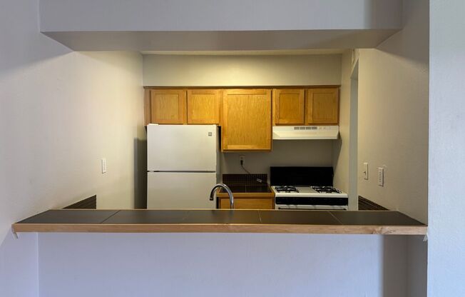 1 bed, 1 bath, 700 sqft, $1,054, Unit LAW11-322