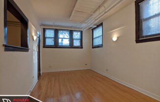 816 W Waveland Ave