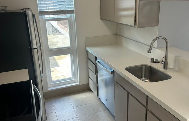 515 - 328 Highland Ave