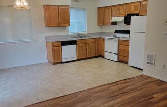 2 beds, 1.5 baths, 800 sqft, $1,350, Unit 1655 River Rd