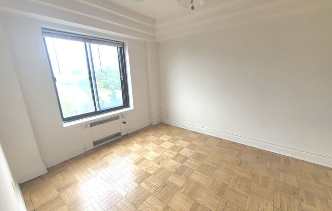 2 beds, 1 bath, $1,425, Unit 410