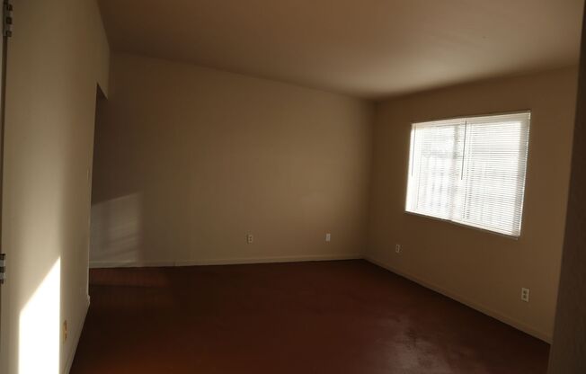 2 beds, 1 bath, $750, Unit Unit B