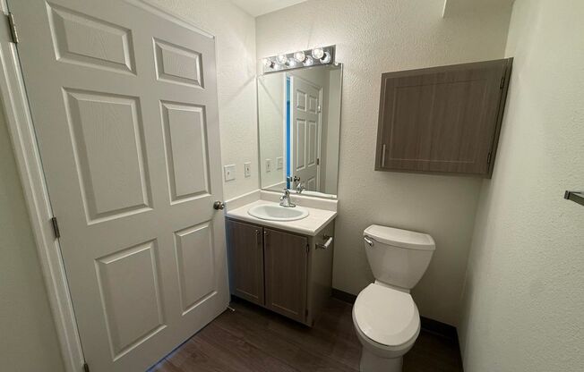 2 beds, 1 bath, 880 sqft, $1,699, Unit K-103