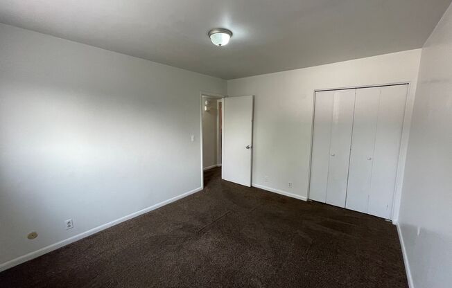 2 beds, 1 bath, 870 sqft, $1,165, Unit Unit 10