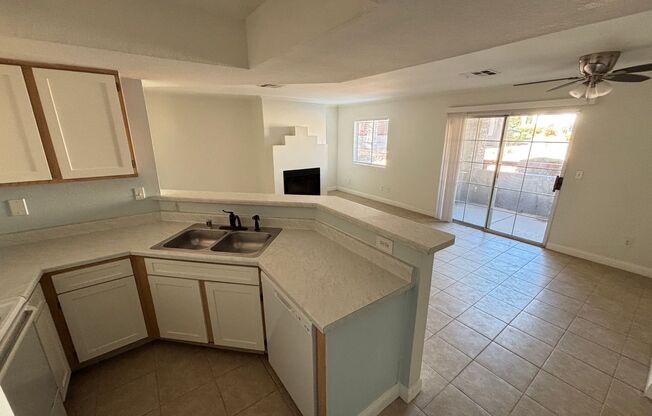 2 beds, 2 baths, $1,295, Unit UNIT 1129