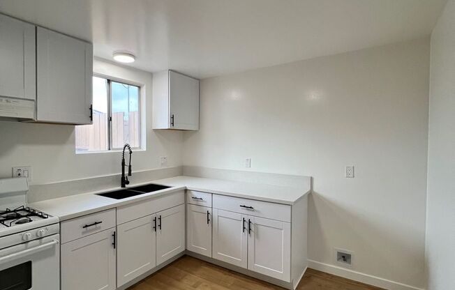 1 bed, 1 bath, 1,216 sqft, $2,700, Unit B