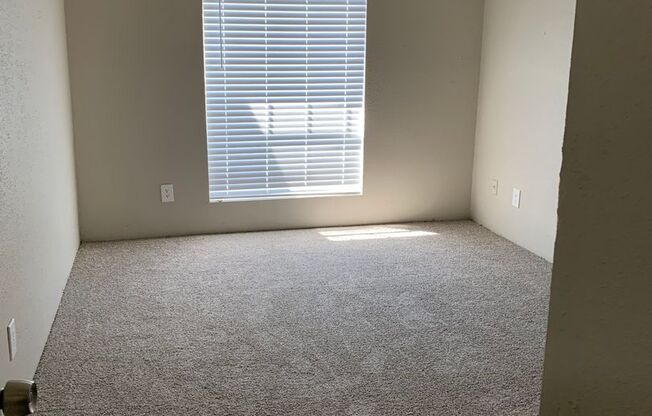 2 beds, 1 bath, 897 sqft, $1,050, Unit 2210