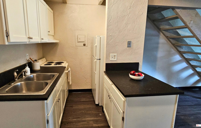 1 bed, 1 bath, $1,200, Unit 31