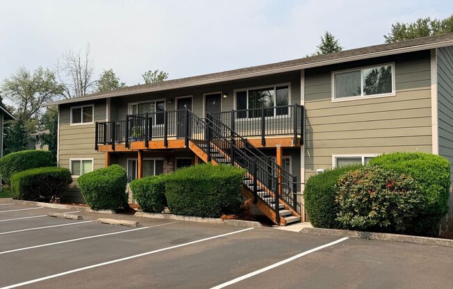 2 beds, 1 bath, 806 sqft, $1,449, Unit 17