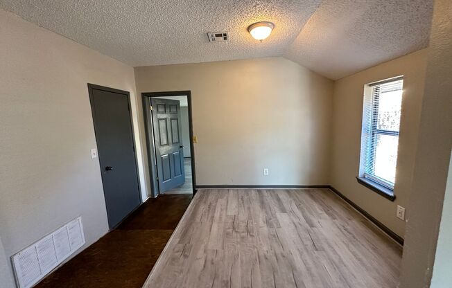 3 beds, 1 bath, $1,300