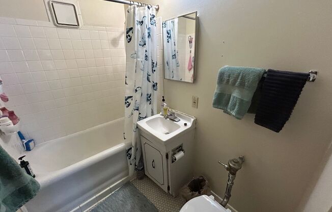 1 bed, 1 bath, $925, Unit 25