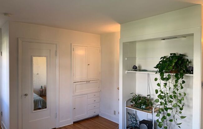 Studio, 1 bath, 325 sqft, $1,425, Unit #D