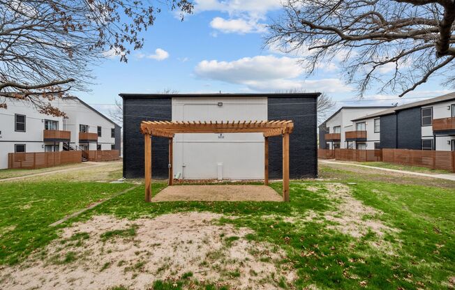 2 beds, 1 bath, 815 sqft, $1,399, Unit 306 B