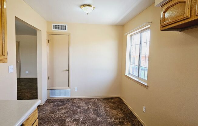 2 beds, 1 bath, 944 sqft, $1,050, Unit Unit B