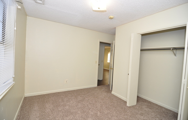 2 beds, 1 bath, 800 sqft, $895, Unit A