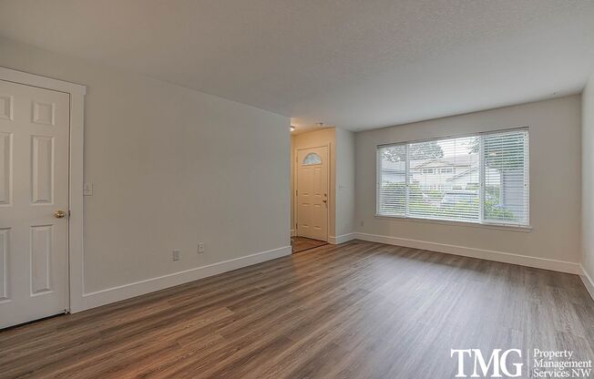 2 BD Washougal Townhome with Private Backyard