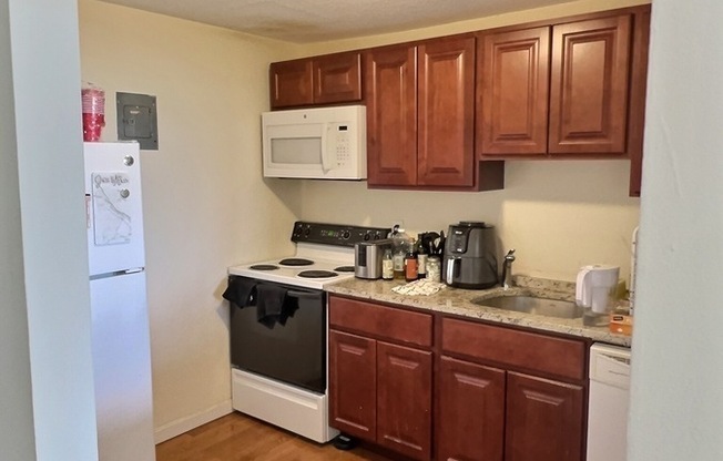 1039 COMMONWEALTH